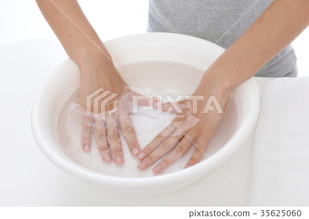 A bath A bath 35625060