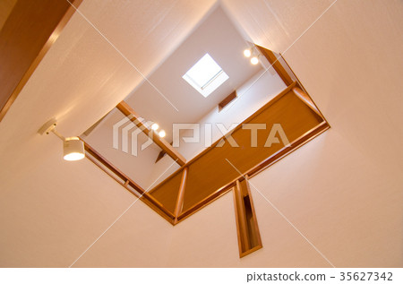 Blowout with skylight 35627342