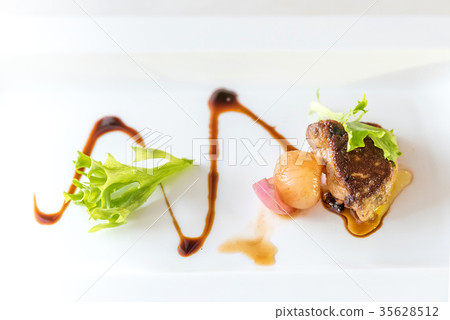 Foie gras, grilled 35628512