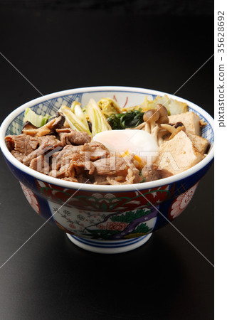 Sukiyaki on rice 35628692
