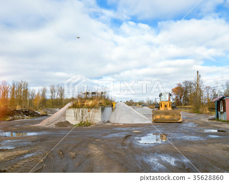 Wheel bulldozer with rotary u-blade and bucket 35628860