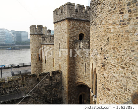 Tower of London (Traders gate overlooking the River Thames) Tower of London (Traders gate overlooking the River Thames) 35628883