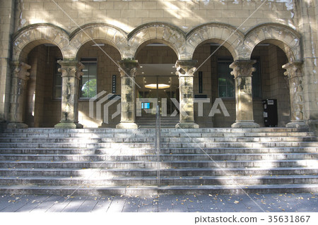 The University of Tokyo Hongo Institute of Social Science The University of Tokyo Hongo Institute of Social Science 35631867