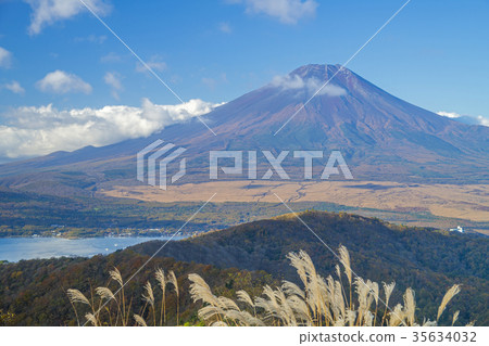 Fuji in late autumn Fuji in late autumn 35634032