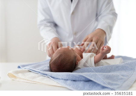 Newborn baby medical image 35635181