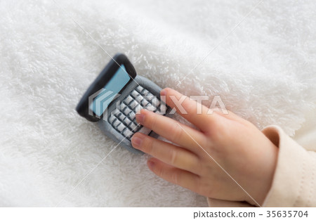 新生兒0個月大 35635704