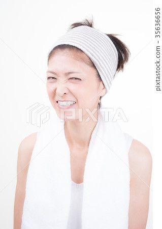 Middle-aged female 35636656