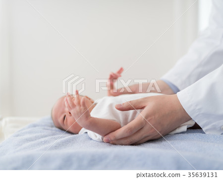 剛出生的嬰兒醫學圖像 35639131