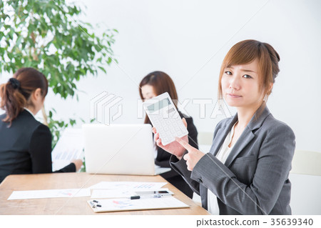 Business woman 35639340