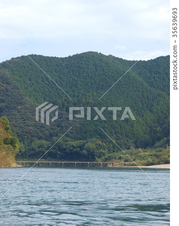 Settlement bridge of Sannri Shimanto River 35639693
