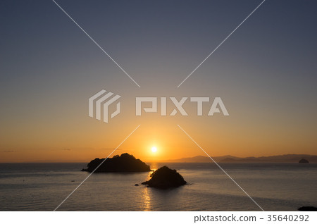 Sunrise Seto Inland Sea (shooting Harima from Sanuki, Kagawa) 35640292