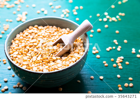 Dry yellow pea in green bowl on green background Dry yellow pea in green bowl on green background 35643271