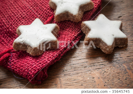 christmas bakery shaped star with hessian sock 35645745