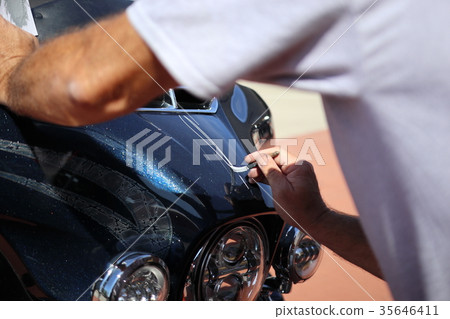 Pinstripe drawing work Pinstripe drawing work 35646411