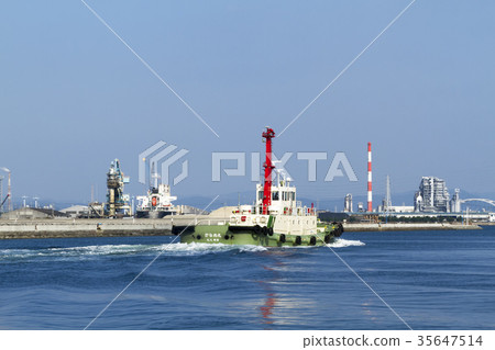 A tugboat to return to the harbor after work, A tugboat to return to the harbor after work, 35647514