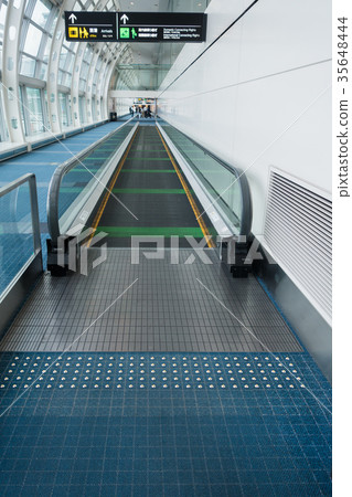 移動的人行道/機場的圖像 35648444