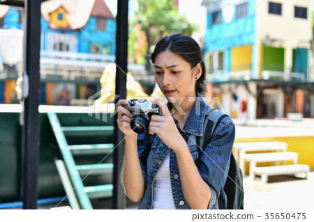 Beautiful girls are traveling abroad with fun. Beautiful girls are traveling abroad with fun. 35650475