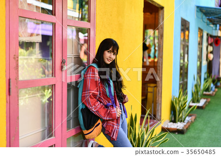 Beautiful girls are traveling abroad with fun. Beautiful girls are traveling abroad with fun. 35650485