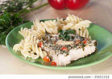 Turkey meat in vegetable sauce 35651318