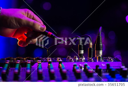Audio jack Dj mixer dj mix music on the console the dj s hand Audio jack Dj mixer dj mix music on the console the dj s hand 35651705