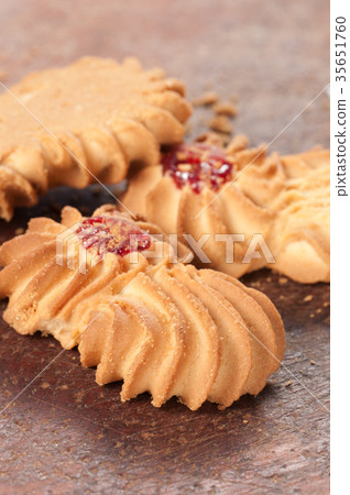 Kurabie biscuits (cakes) 35651760