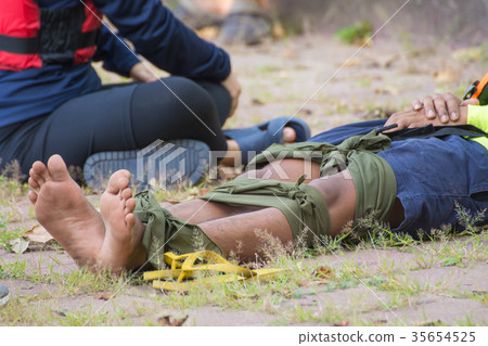 first aid improvise leg fracture 35654525