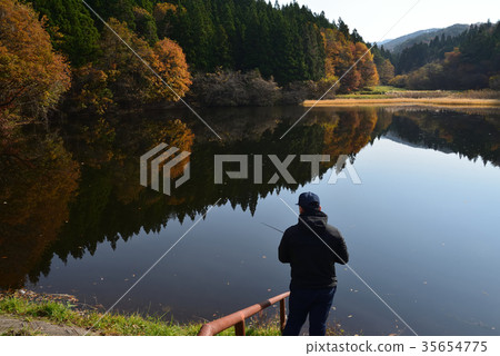 Autumn black bass fishing Autumn black bass fishing 35654775
