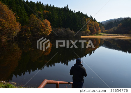 Autumn black bass fishing Autumn black bass fishing 35654776
