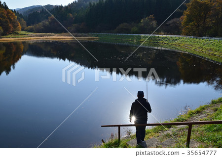 Autumn black bass fishing Autumn black bass fishing 35654777