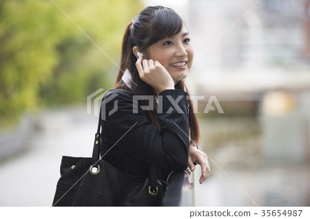 Women listening to music with earphones Women listening to music with earphones 35654987