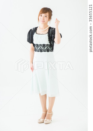 Woman in dress posing to guts 35655121