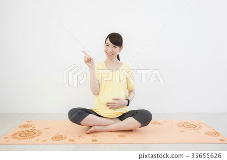 孕婦瑜伽形象 35655626