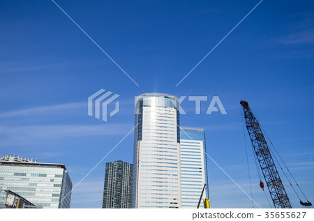 Development scenery around Toyosu Station Cranes and high-rise buildings and autumn sky 2017 Development scenery around Toyosu Station Cranes and high-rise buildings and autumn sky 2017 35655627