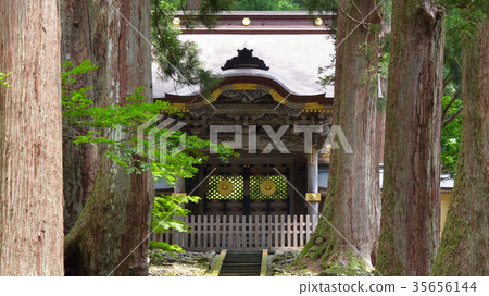 Eiheiji Temple gate 35656144