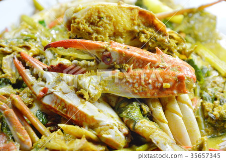 stir fried blue swimmer crab in yellow curry stir fried blue swimmer crab in yellow curry 35657345