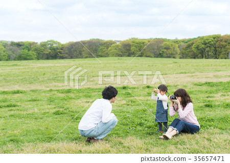 Parent and child playing in the park 35657471