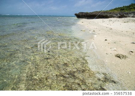 Scenery of Kuroshima (Taketomi-cho, Okinawa Prefecture) 35657538