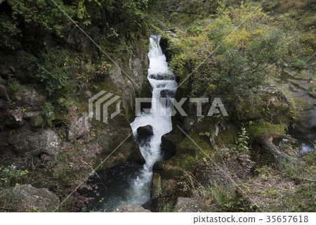 Waterfall of pot 35657618