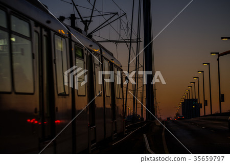 晨光和火車 35659797