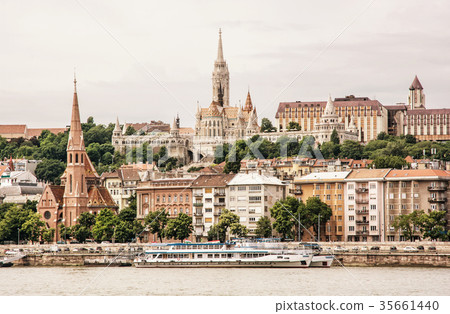 Matthias church, Fishermans bastion, Budapest Matthias church, Fishermans bastion, Budapest 35661440