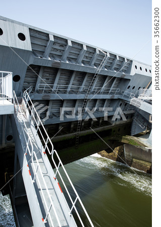 Saemangeum seawall gravity drainage gate 35662300