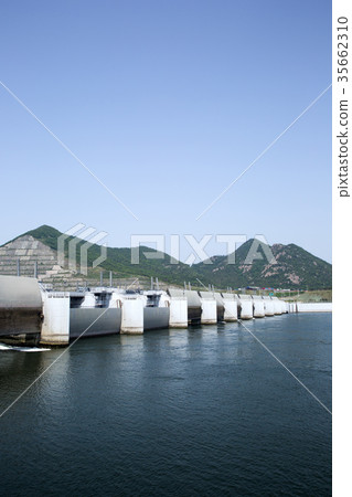 Saemangeum seawall control gate 35662310