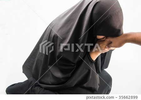 Muslim women greeting to elders 35662899