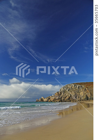Lighthouse on rocky coast, Atlatic Ocean, France Lighthouse on rocky coast, Atlatic Ocean, France 35665703