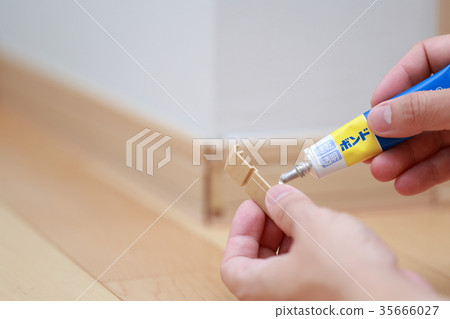 Damage (fault damage trouble house apartment check maintenance copy space room house) 35666027