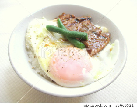 Fried egg of fried pork Fried egg of fried pork 35666521