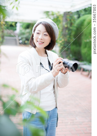 Camera woman 35667803