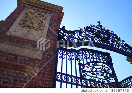 Harvard University Johnston Gate (Boston America) Harvard University Johnston Gate (Boston America) 35667836