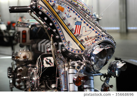 Motorcycle (US) 35668696