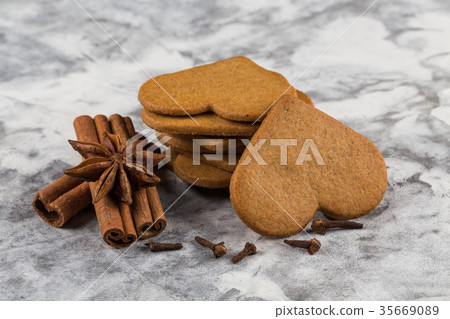christmas gingerbread cookies cinnamon christmas gingerbread cookies cinnamon 35669089